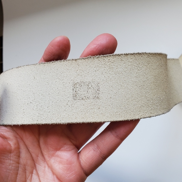 Vintage gray leather belt - snake skin design - Picture 10 of 12